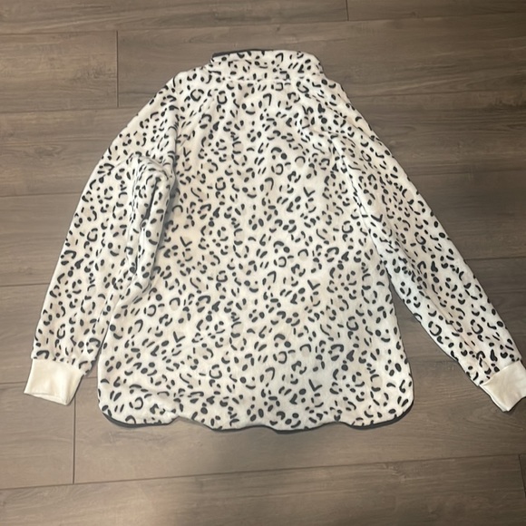Animal Print Pullover - Picture 4 of 4